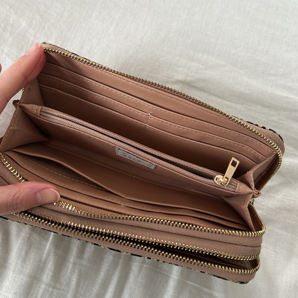Target wallet - Picture 2 of 5